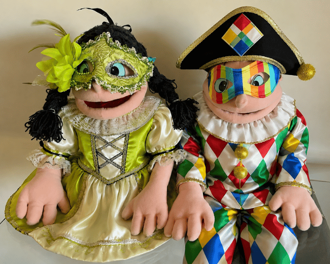 Arlecchino and Pulcinella puppets introducing children to the Carnival of Venice