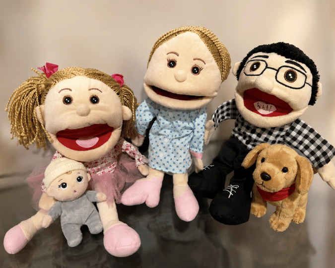A lesson to teach children Italian words for family members through storytelling and role-play